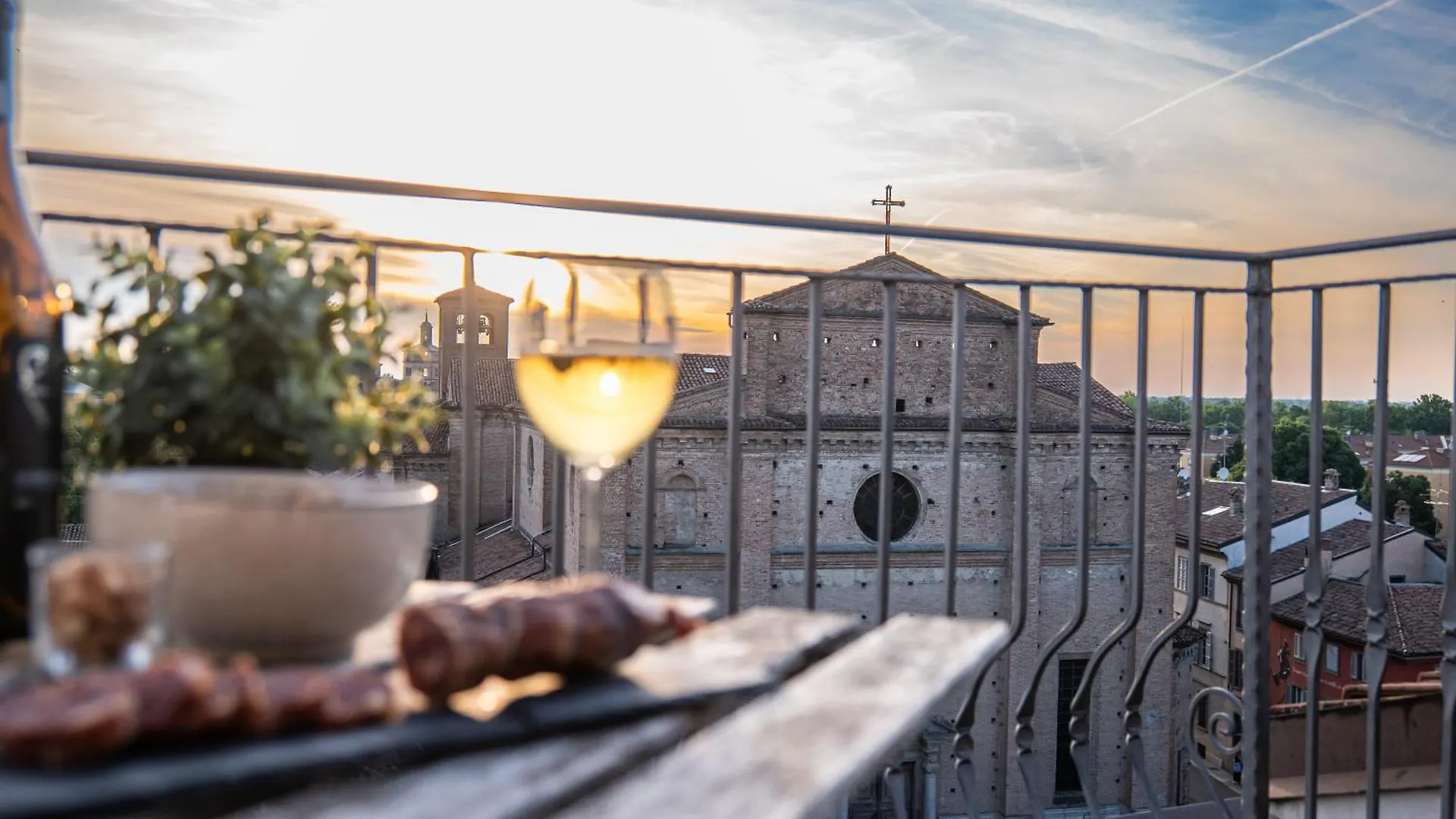 Attico Elegante Con Terrazza Panoramica, In Centro Appartement Piacenza